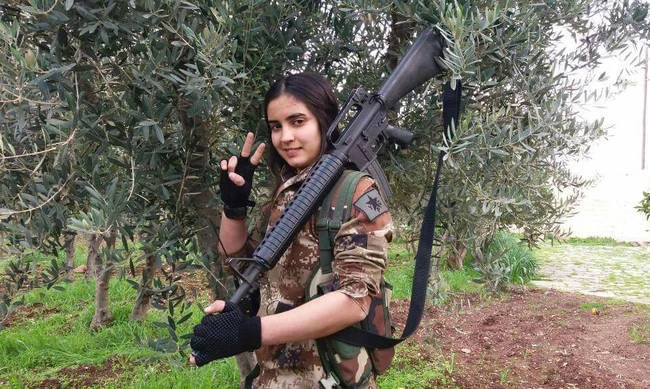 Ραγδαίες εξελίξεις: Εκατοντάδες μαχητές συρρέουν στο Αφρίν για να πολεμήσουν κατά των Τούρκων